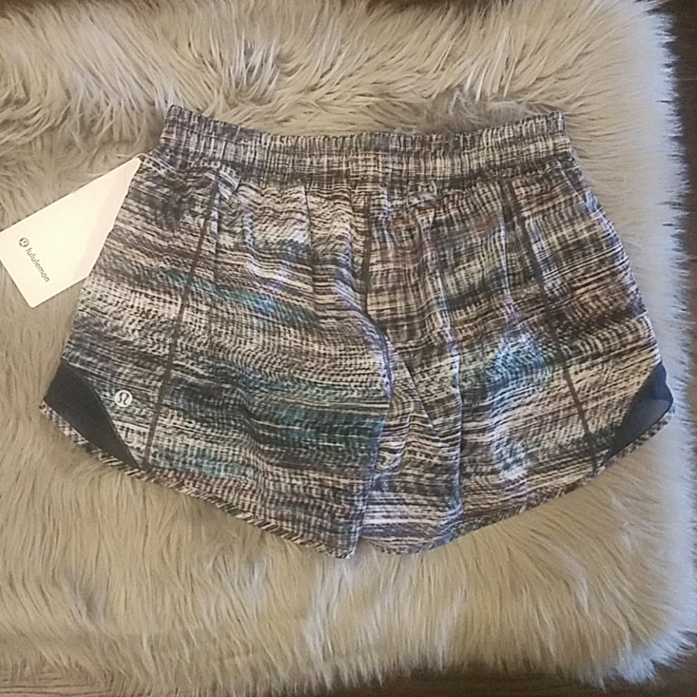 Lululemon hot hotty short 4" digital oasis - Picture 7 of 7